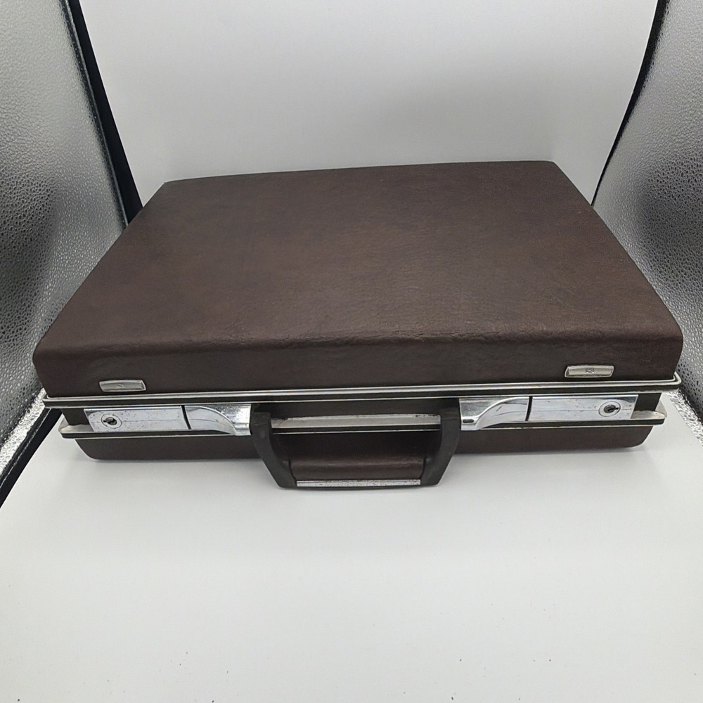 Airway Vintage Attache Case Briefcase Hard Shell Organizer Lock. Keys missing.